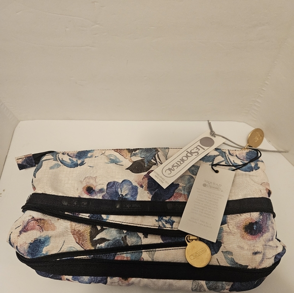 Lesportsac Niquea.D Bags Lesportsac Niquead Clutch Purse Papyrus
